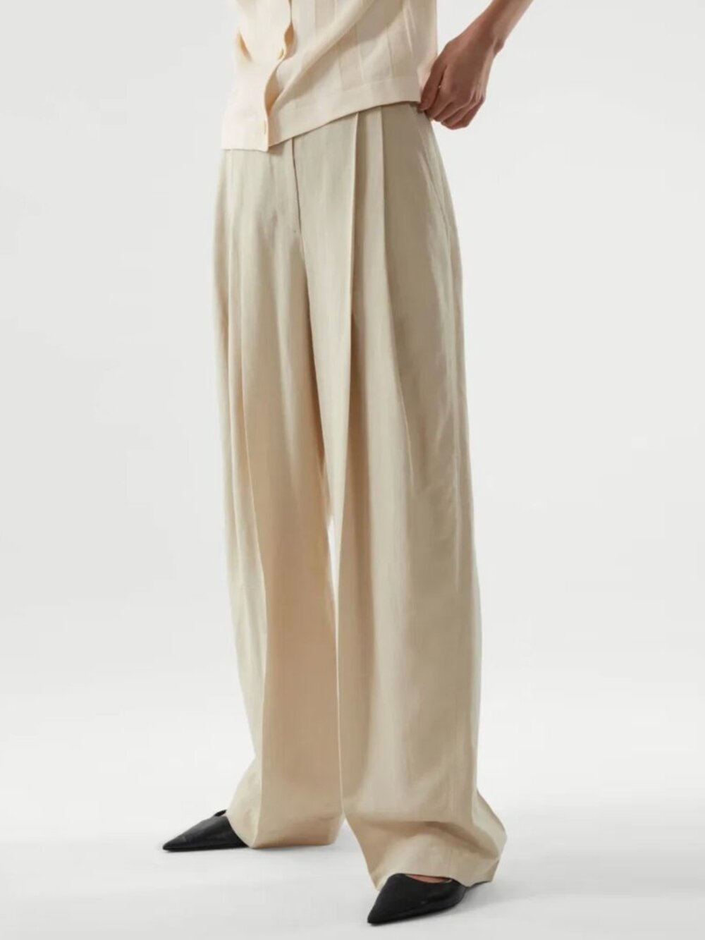 COS Pleated Linen Pants in Beige, size 2 - Picture 10 of 12